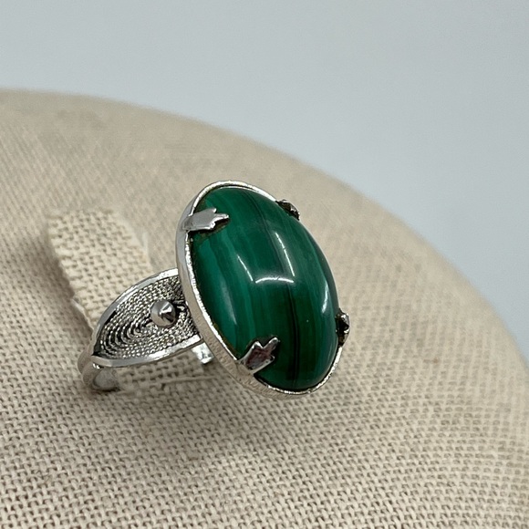 Vintage Sterling Silver Green Malachite Ring, Prong-Set Oval, Size 7 - Picture 3 of 13